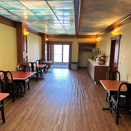 Ramada by Wyndham Saginaw Hotel&Suites Bagian luar foto