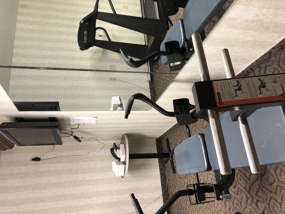 Ramada by Wyndham Saginaw Hotel&Suites Bagian luar foto