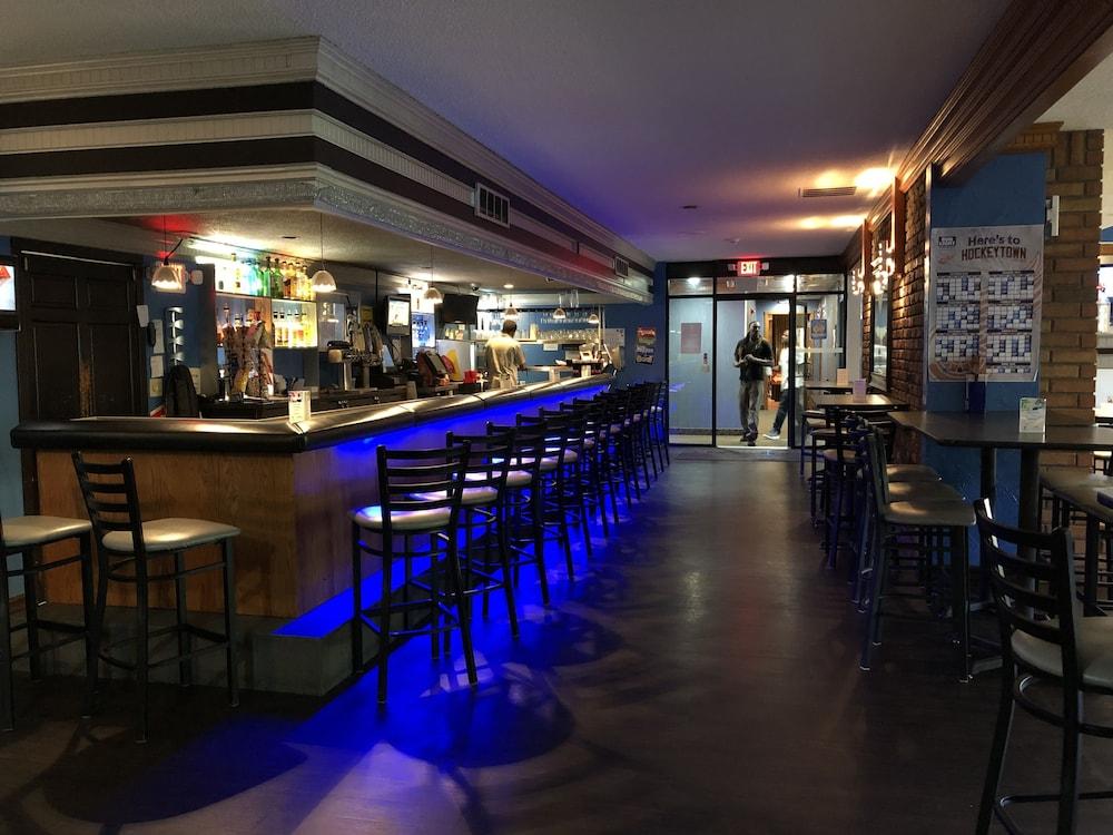 Ramada by Wyndham Saginaw Hotel&Suites Bagian luar foto
