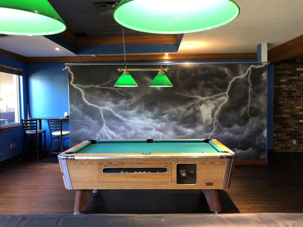 Ramada by Wyndham Saginaw Hotel&Suites Bagian luar foto