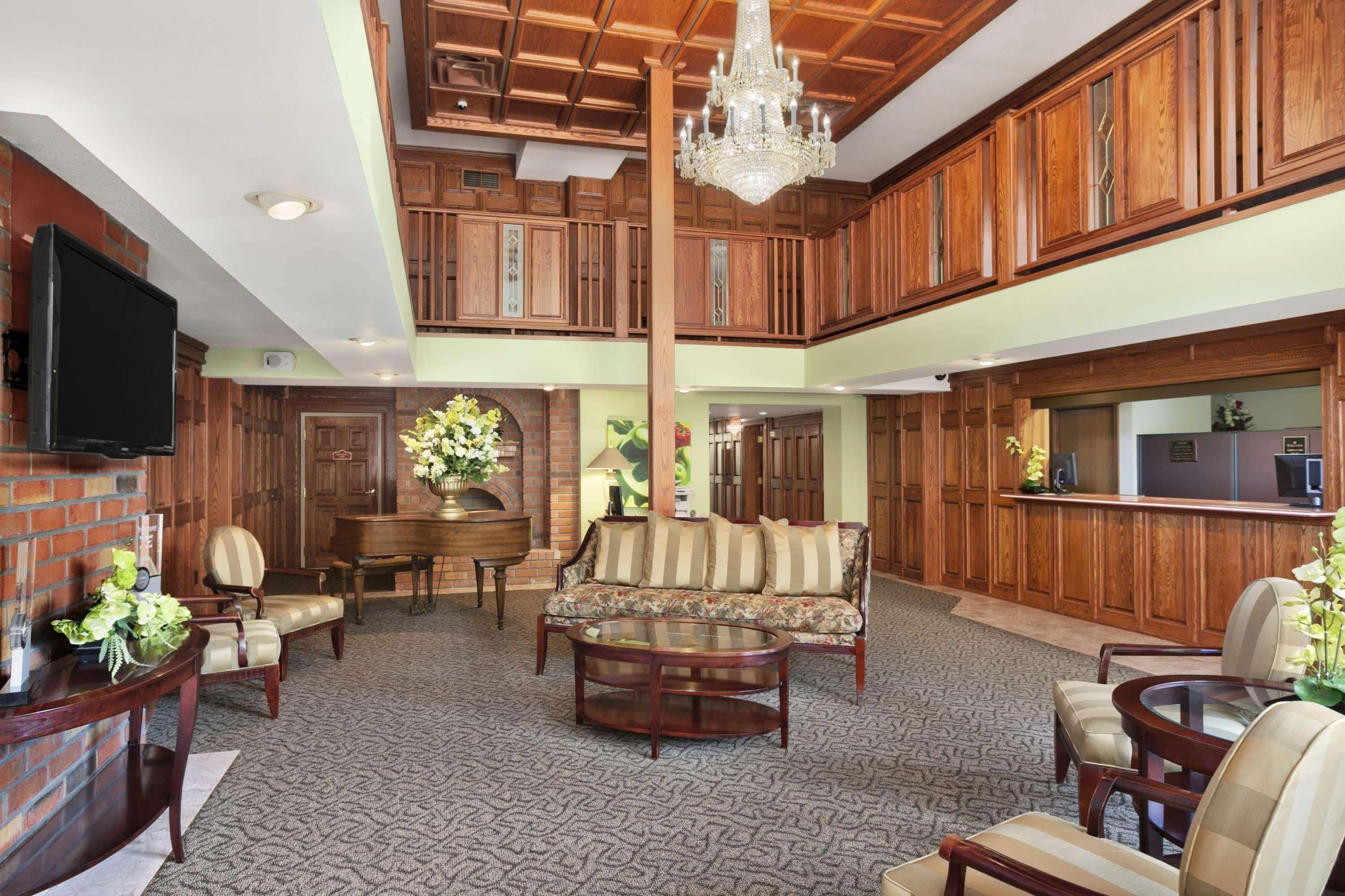 Ramada by Wyndham Saginaw Hotel&Suites Bagian luar foto