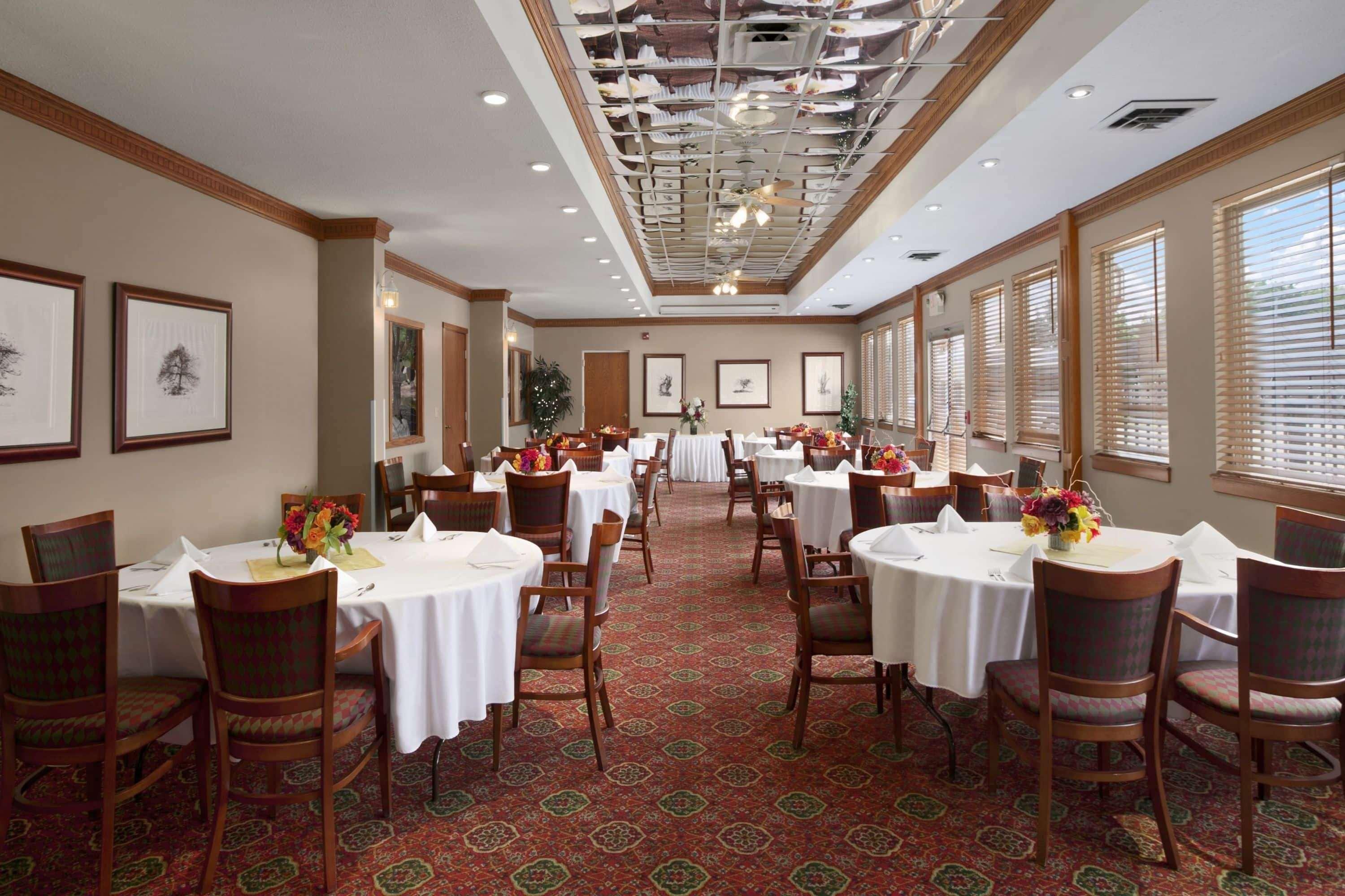 Ramada by Wyndham Saginaw Hotel&Suites Bagian luar foto