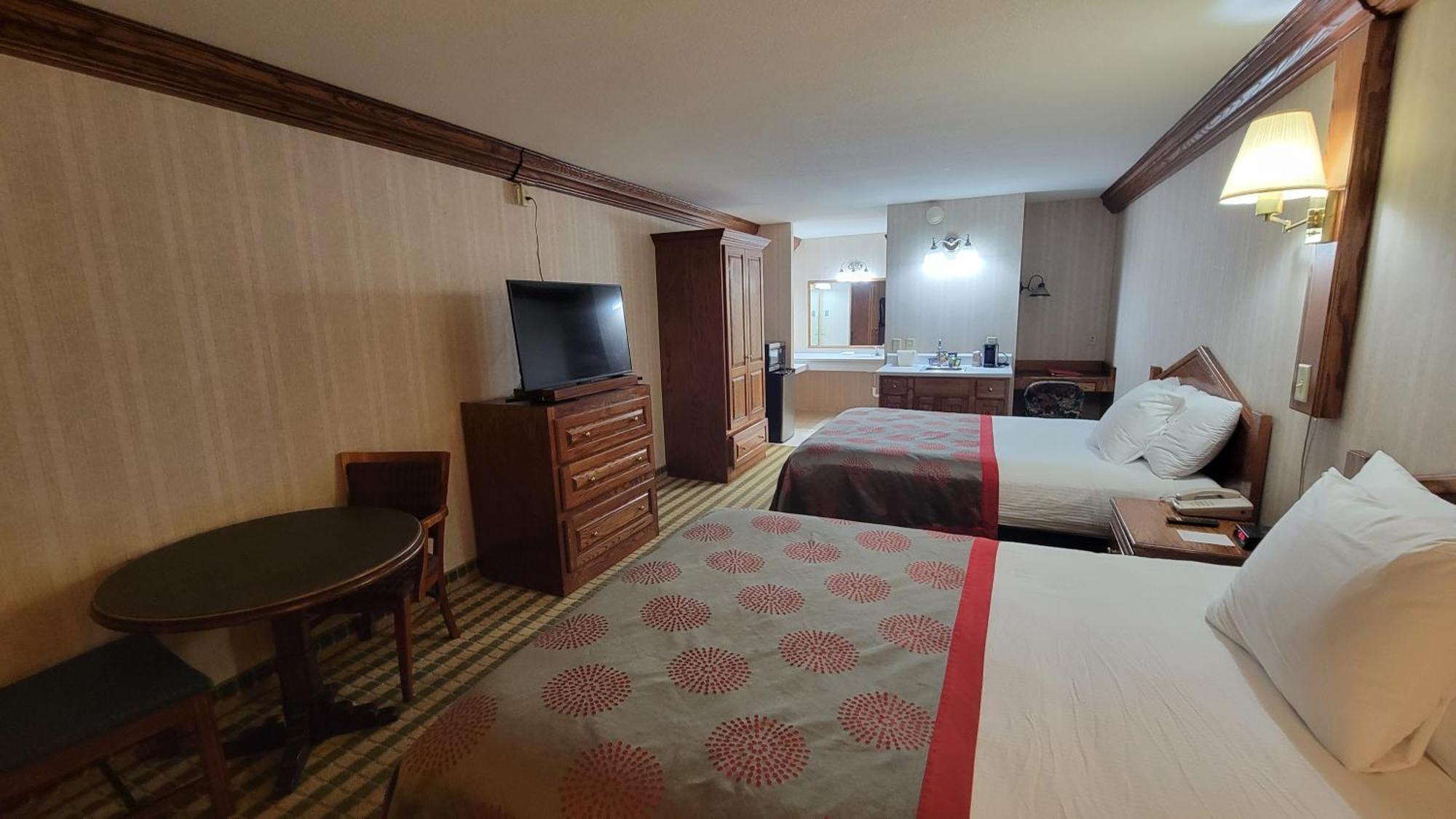 Ramada by Wyndham Saginaw Hotel&Suites Bagian luar foto