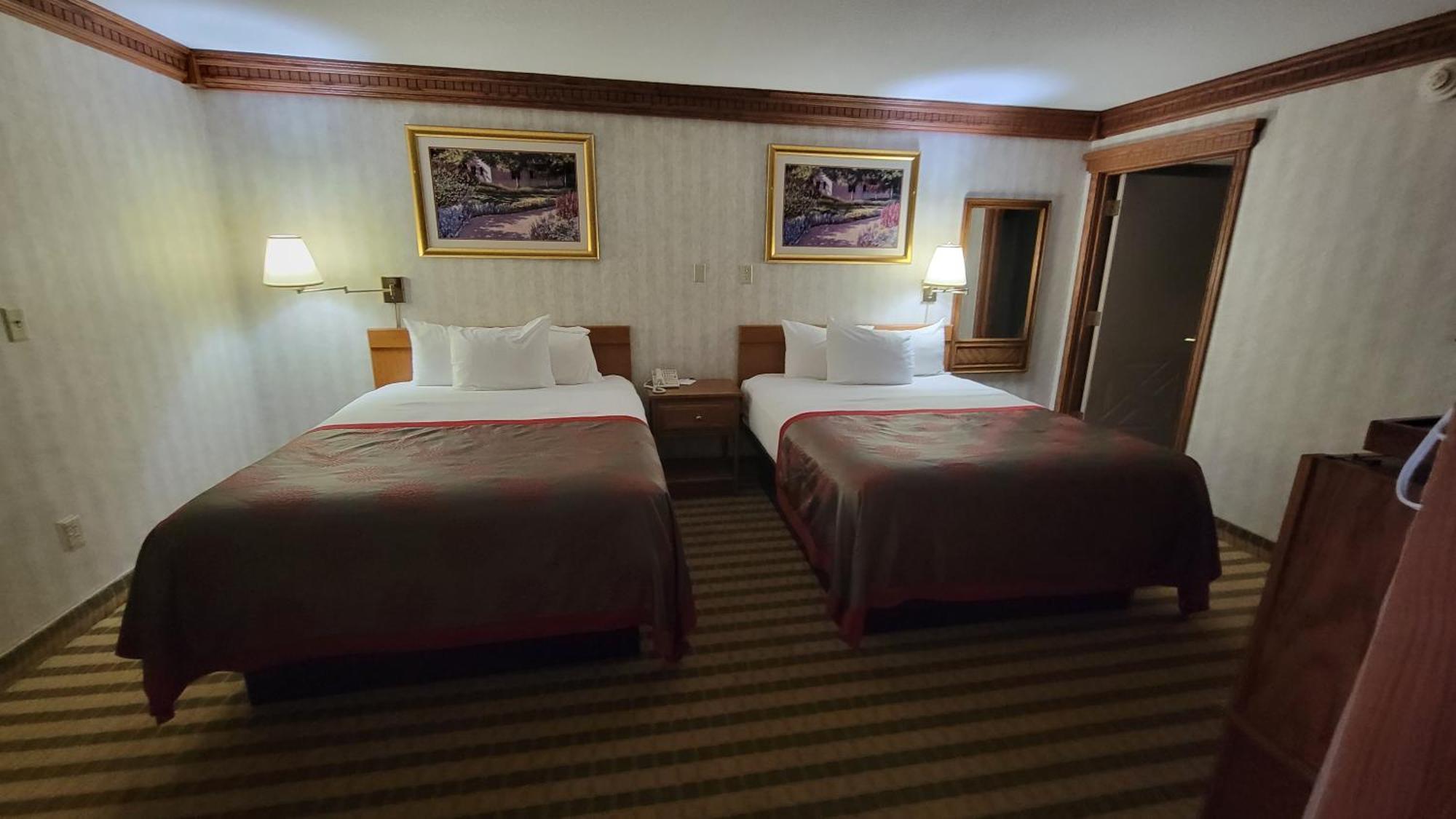 Ramada by Wyndham Saginaw Hotel&Suites Bagian luar foto