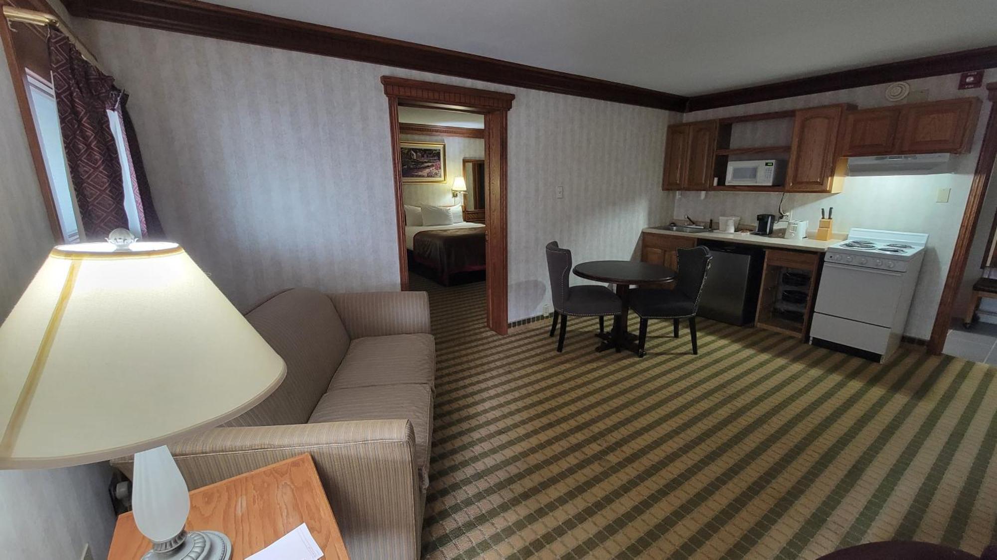 Ramada by Wyndham Saginaw Hotel&Suites Bagian luar foto