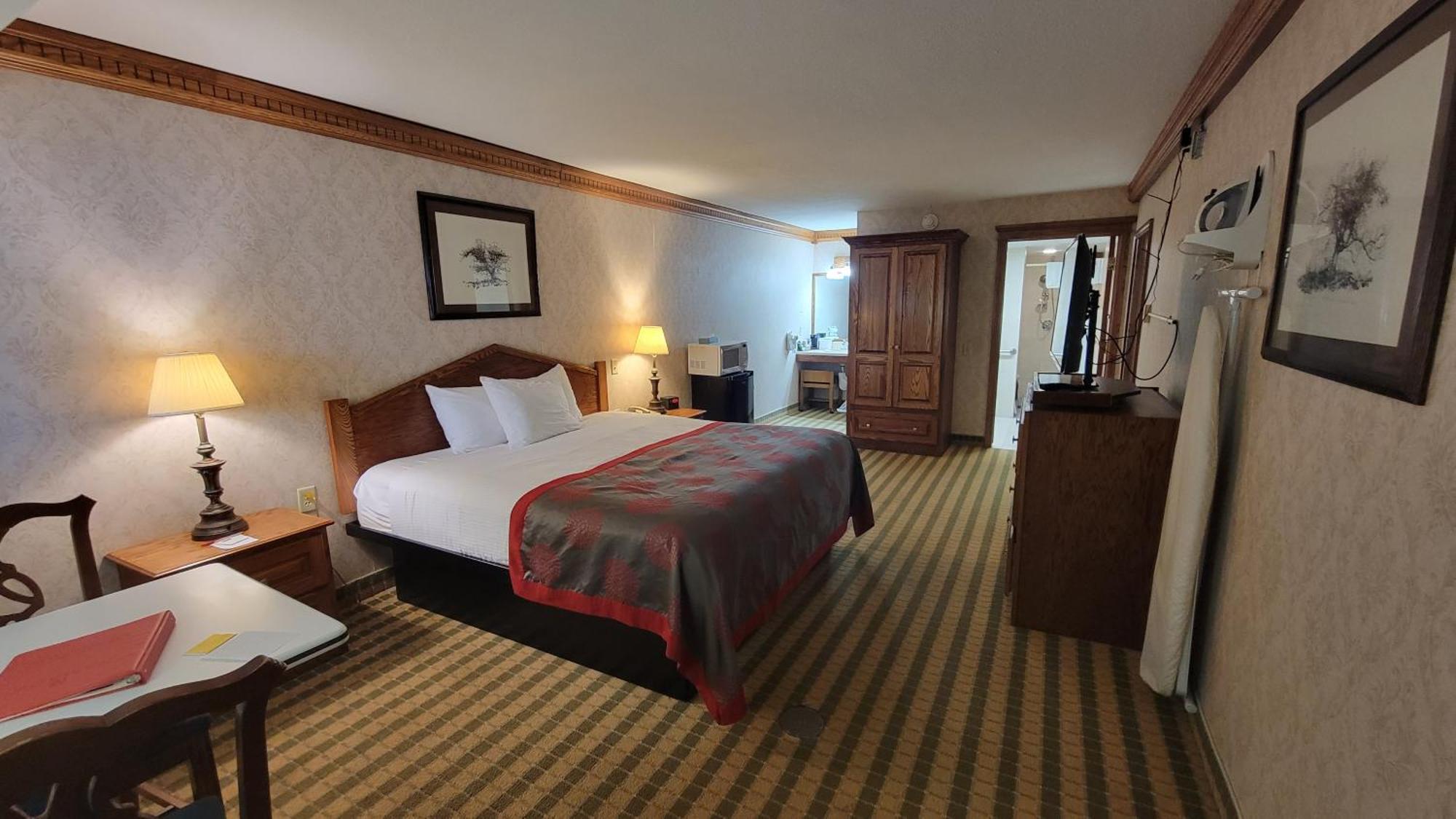 Ramada by Wyndham Saginaw Hotel&Suites Bagian luar foto