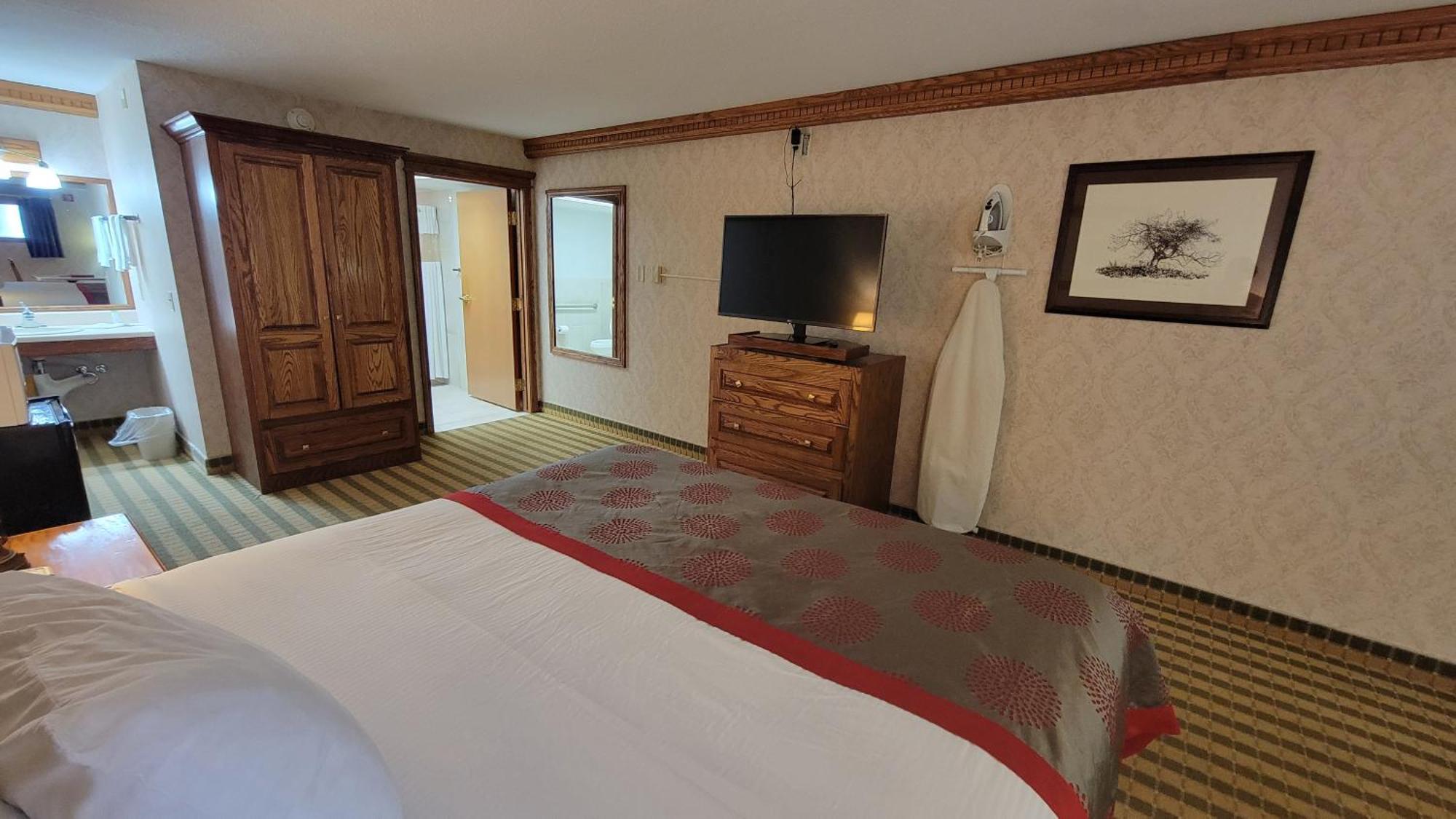 Ramada by Wyndham Saginaw Hotel&Suites Bagian luar foto