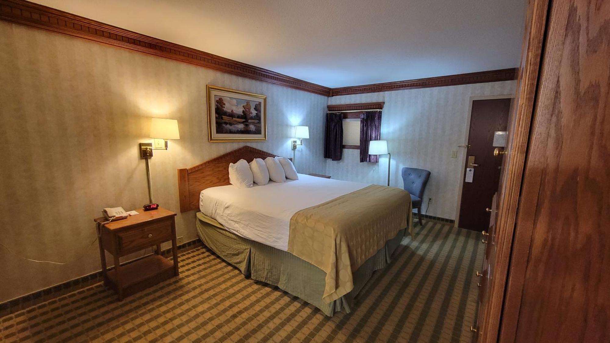 Ramada by Wyndham Saginaw Hotel&Suites Bagian luar foto
