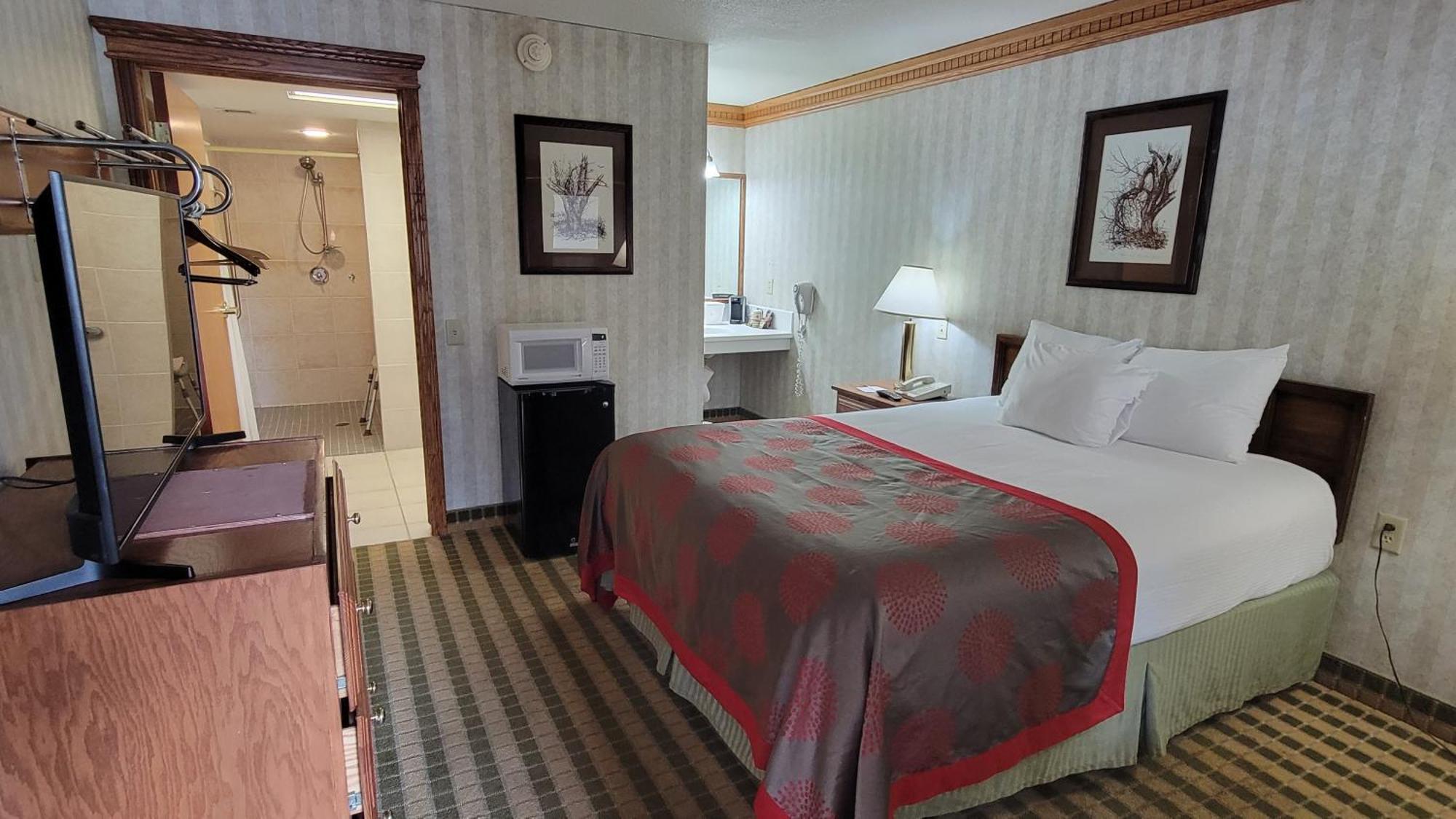 Ramada by Wyndham Saginaw Hotel&Suites Bagian luar foto