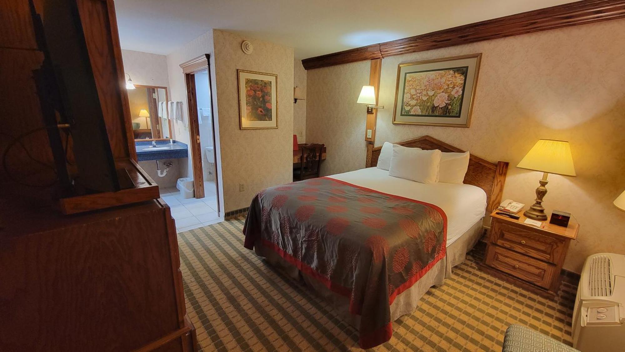 Ramada by Wyndham Saginaw Hotel&Suites Bagian luar foto