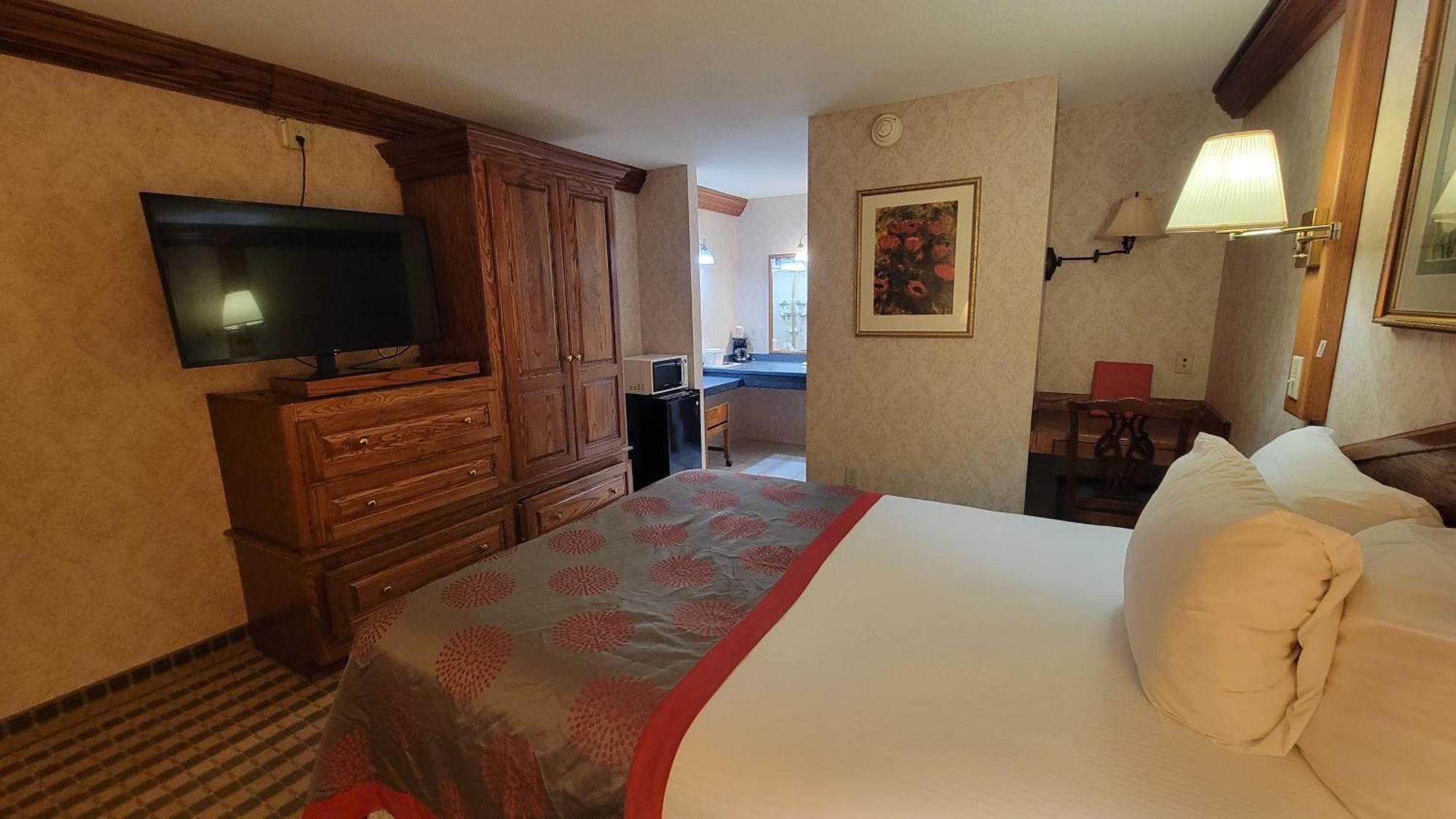 Ramada by Wyndham Saginaw Hotel&Suites Bagian luar foto