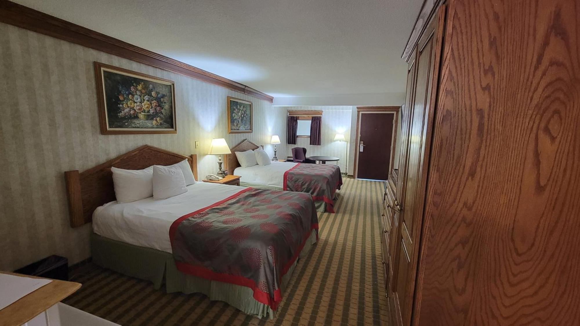 Ramada by Wyndham Saginaw Hotel&Suites Bagian luar foto